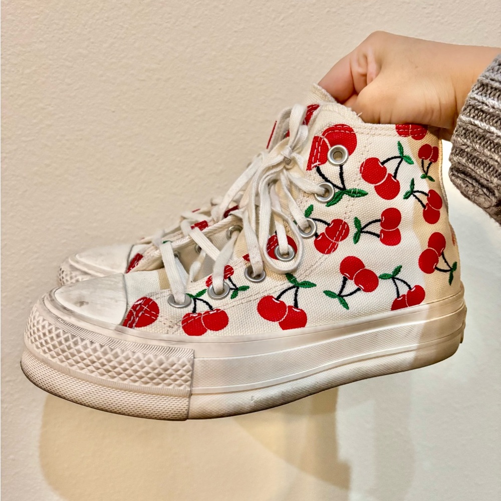 Converse Chuck Taylor All Star Lift Platform Cherries